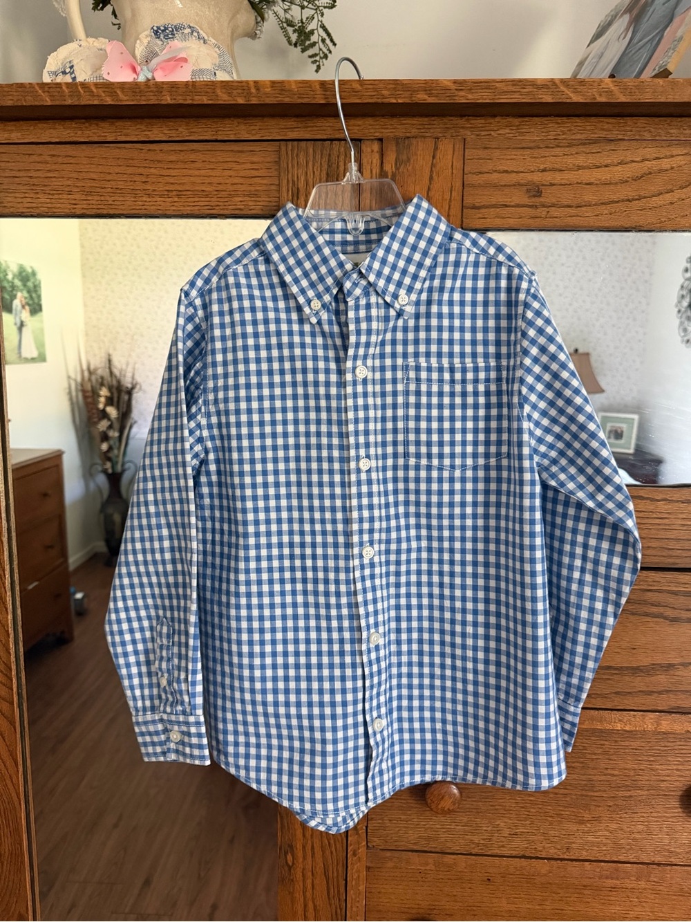 Boys Button-Down Long Sleeve Shirt Size 5-6
